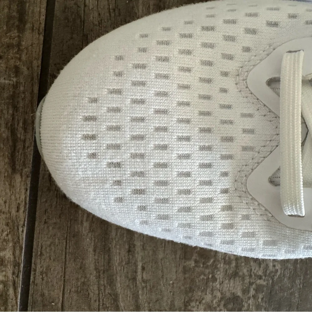 Nike Winflo 10 Women's All-White Athletic Sneakers - Picture 7 of 9